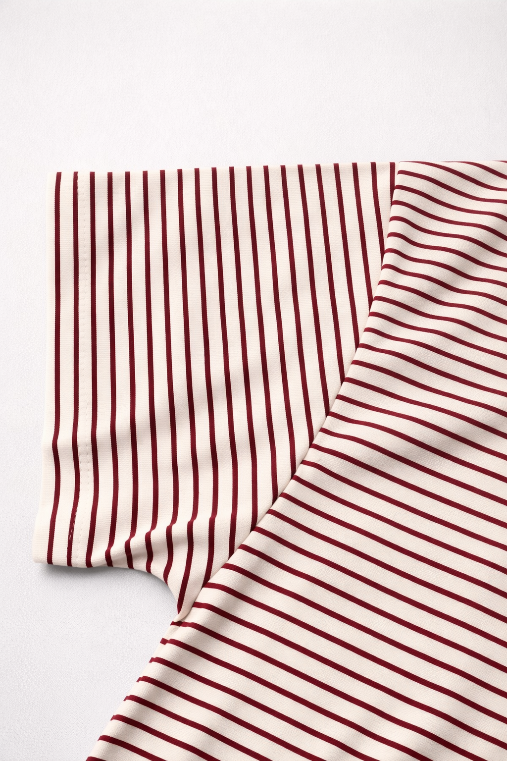 Essentials – İnce Çizgili Premium Bordo T-Shirt