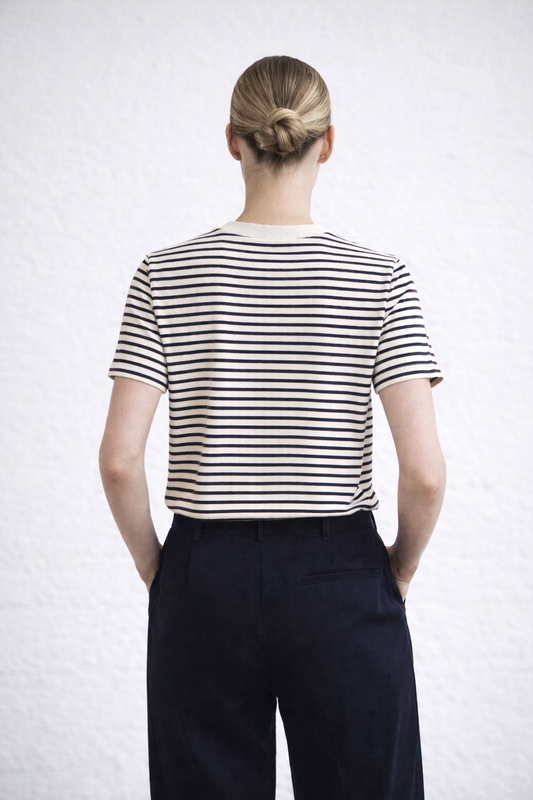 Essentials – İnce Çizgili Premium Lacivert T-Shirt