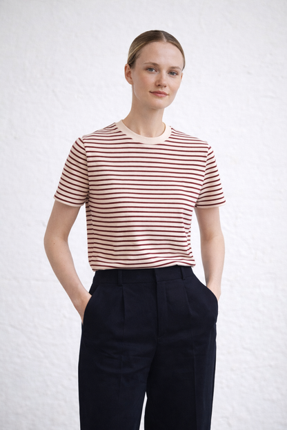 Essentials – İnce Çizgili Premium Bordo T-Shirt