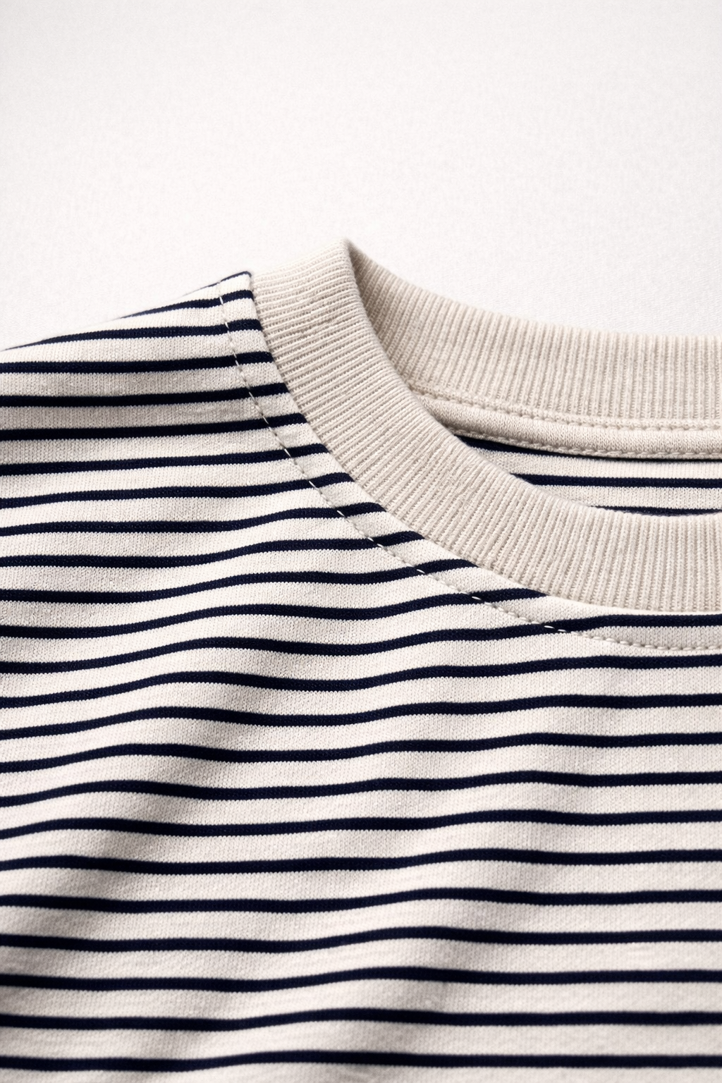 Essentials – İnce Çizgili Premium Lacivert T-Shirt