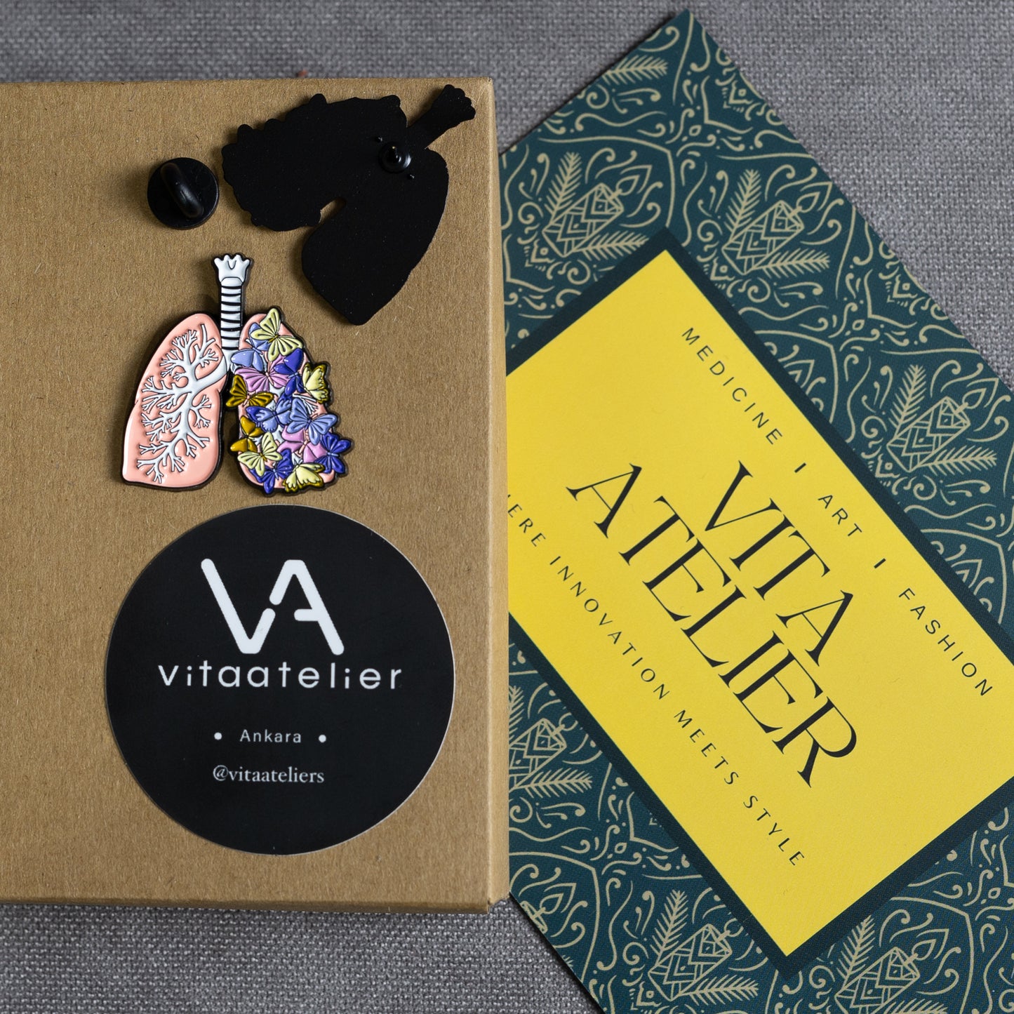 Akciğer ve Mavi Çiçekler 13 | Doktorlara Özgü Aksesuar